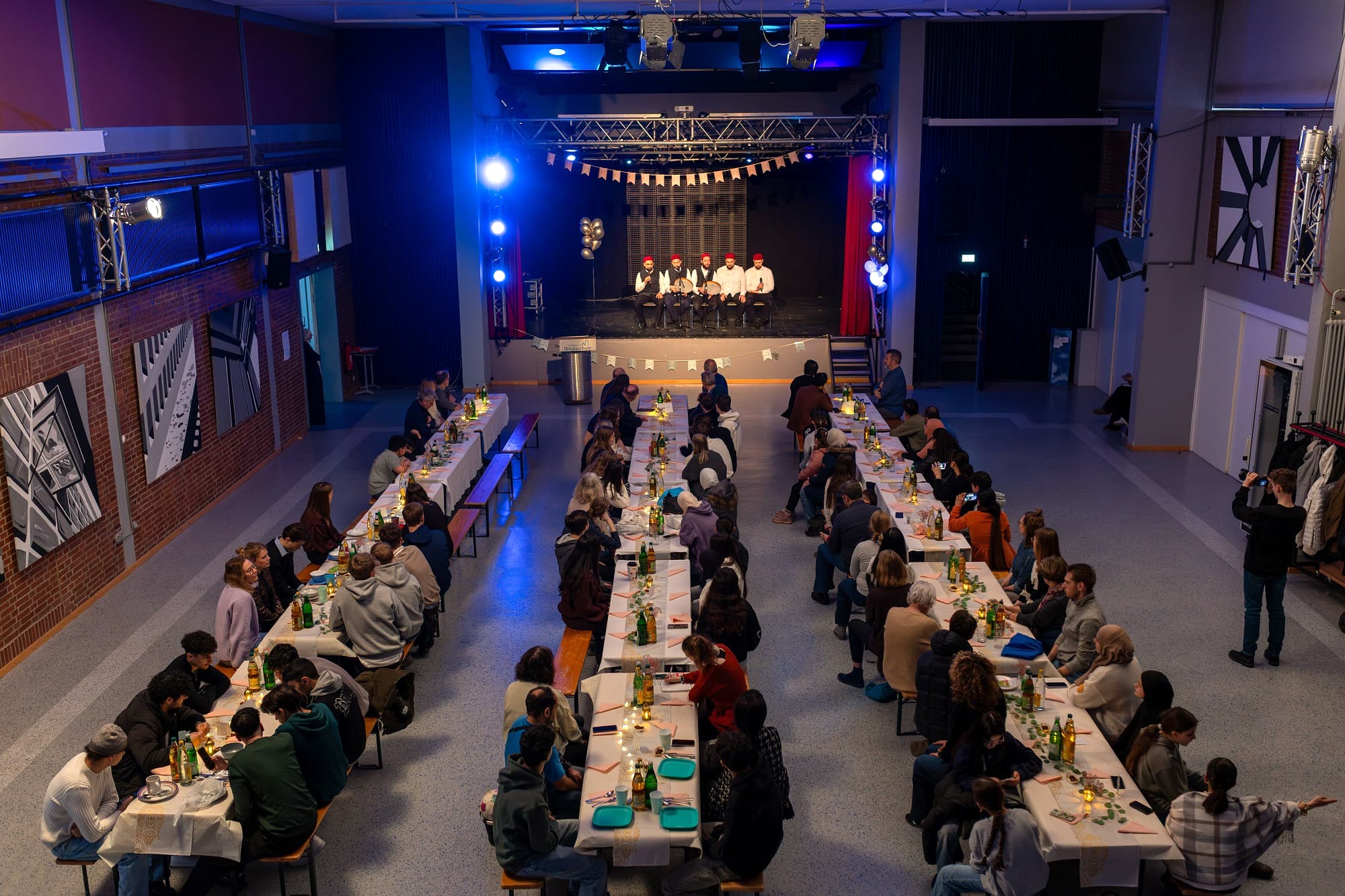Fastenbrechen jpg Interreligiöses Fastenbrechen in der Aula der Ursulaschule.