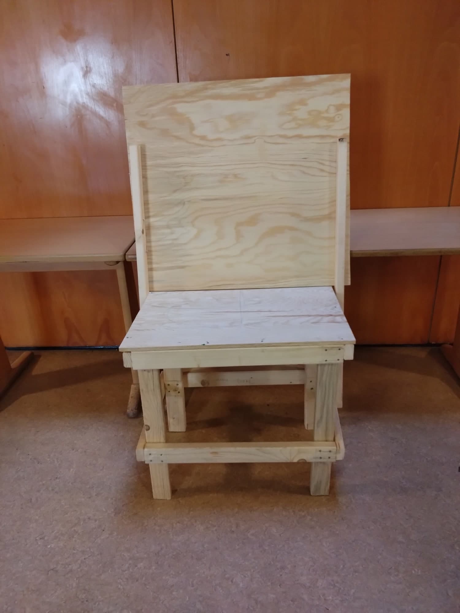 ag holz stuhl Die AG hat mit Holz tolle Objekte geschaffen.